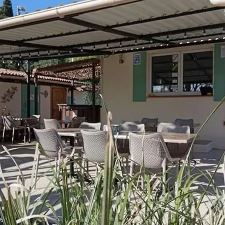Mobil 4 Personnes Avec Terrasse à - Api-1-52-471 Camping